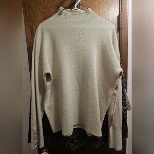 Tahari Light Green Turtleneck Sweater Sz L, Like New